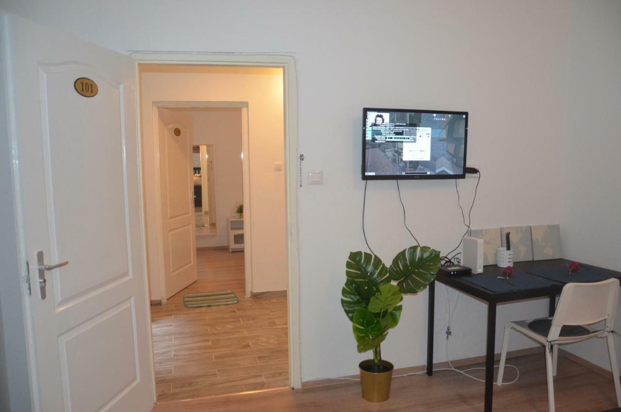 No. 11 Apartment With 2 Bathrooms Next To Railway Station Будапеща Екстериор снимка