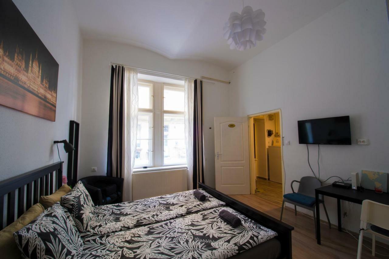 No. 11 Apartment With 2 Bathrooms Next To Railway Station Будапеща Екстериор снимка